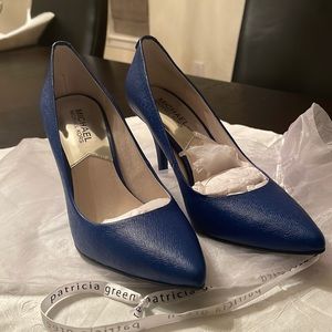 New Michael Kors blue pumps
